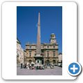 Arles - Place de la Republique mit Rathaus und Kirche "St. Trophime"