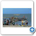 Fischerdorf Tanji - Fischmarkt am Strand