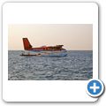 Mit dem Wasserflugzeug geht es weiter auf die Hotel-Insel